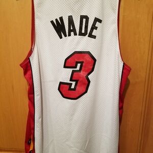 Wade Miami Heat Jersey - White and Red SIZE  ( LARGE +2 LENGTH  )